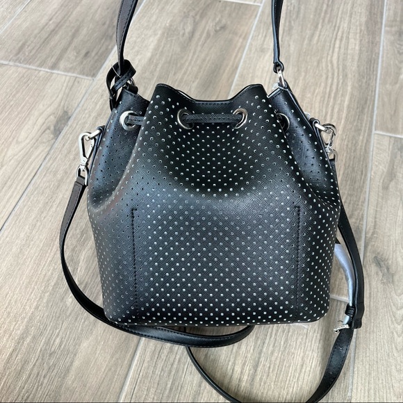 Michael Kors Greenwich Medium Bucket - Picture 3 of 9